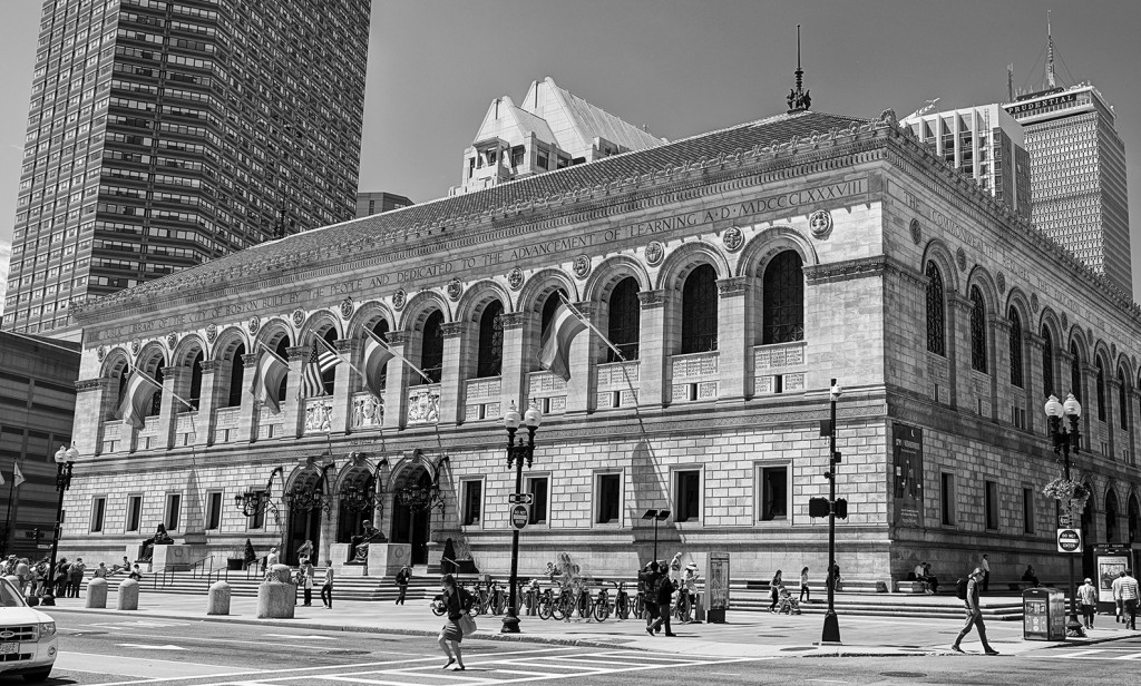 BPL -Courtyard - right side - 2014-06-12 9011_2_3BW2000
